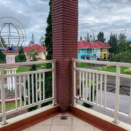 Beranda Istirahat Villa 4Br At Galaxy Resort Puncak Cikundul Exterior foto
